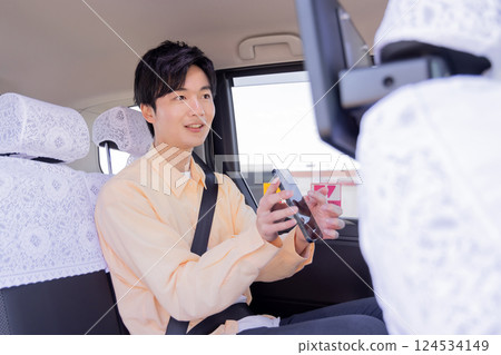 Passenger telling destination to taxi driver 124534149