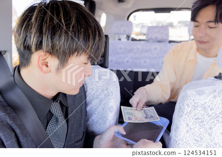 Taxi fare: Cash payment 124534151