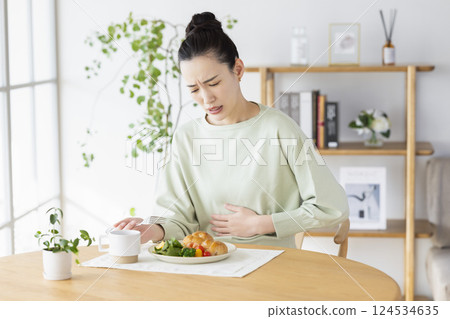Lifestyle: A woman eating at home 124534635