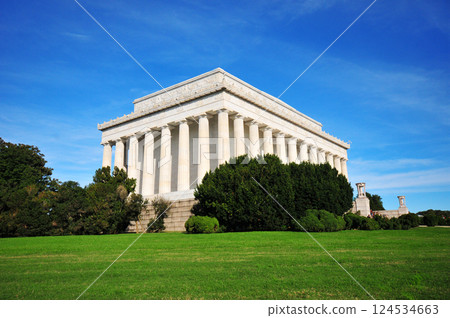 the Lincoln Memorial in Washington DC, USA the Lincoln Memorial in Washington DC, USA 124534663