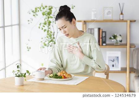 Lifestyle: A woman eating at home Lifestyle: A woman eating at home 124534679