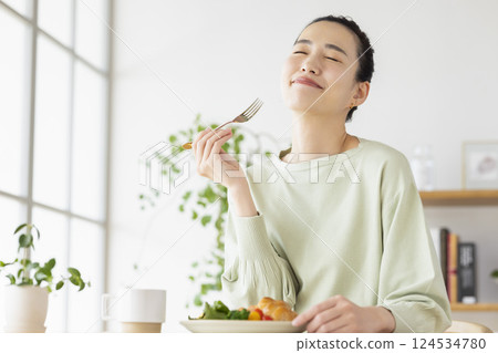 woman eating at home woman eating at home 124534780