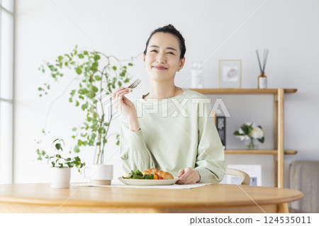 woman eating at home woman eating at home 124535011