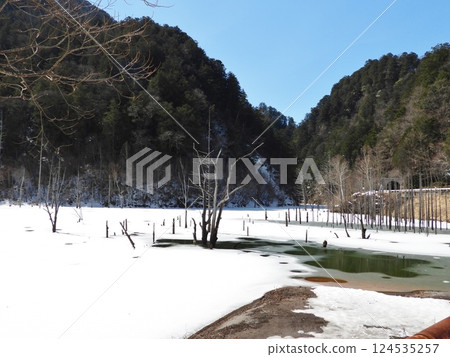 大瀧天然湖的初春美景 大瀧天然湖的初春美景 124535257