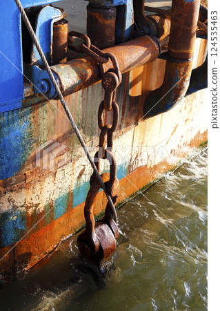 Port scenery Anchor chain of a large ship Port scenery Anchor chain of a large ship 124535463