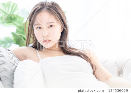 Image of a cosmetic dermatologist for students in their early 20s Image of a cosmetic dermatologist for students in their early 20s 124536029