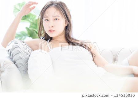 Image of a cosmetic dermatologist for students in their early 20s 124536030