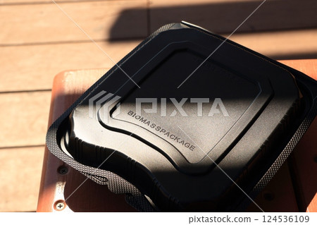 使用生物質包裝的食品卡車的午餐盒 124536109