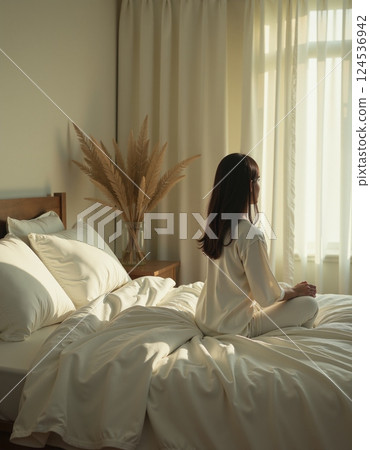 Serene morning meditation in minimalist bedroom with soft natural light 124536942
