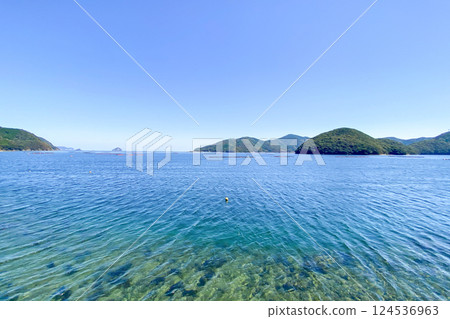 釜江養殖筏、豐後水道、衝九郎島 釜江養殖筏、豐後水道、衝九郎島 124536963