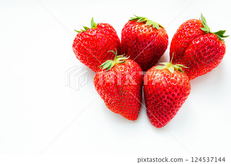 春天美味的紅草莓 124537144