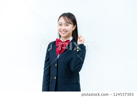 做膽量姿勢的學生 做膽量姿勢的學生 124537303