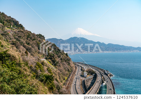 [Shizuoka Prefecture] View from Satta Pass in spring 124537610