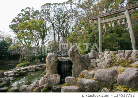 The sacred pond of Nishinomiya Shrine The sacred pond of Nishinomiya Shrine 124537788