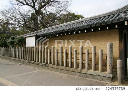 The large wall of Nishinomiya Shrine The large wall of Nishinomiya Shrine 124537789