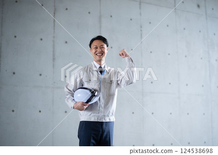 男人在工作 124538698