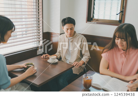 咖啡館 咖啡廳 人 124539438