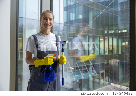 Female cleaner standing with the window washer in her hands 124540452