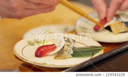 A Japanese chef plating food 124541226
