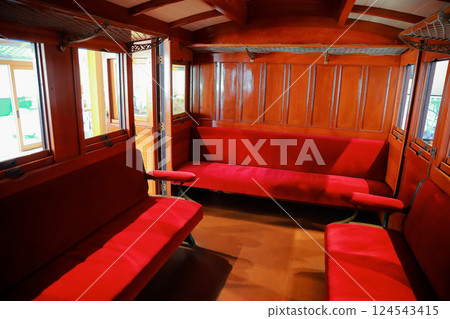昭和時代復古列車內部 124543415