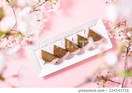 Sakura mochi served on a plate 124543716