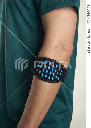 athlete man wears an epicondylitis bracelet athlete man wears an epicondylitis bracelet 124544068