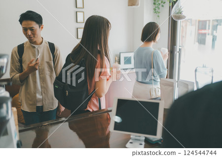 cafeteria, cafe, caffe 124544744
