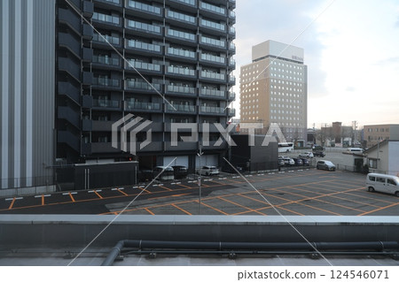 parking lot 124546071