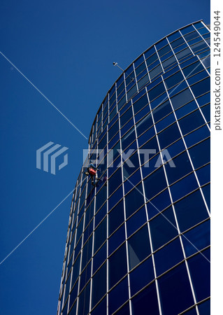 worker cleaning glass windows 124549044