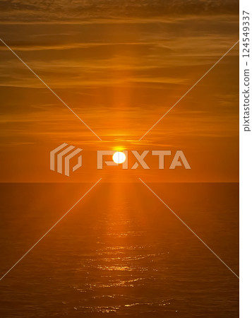 Red sun setting over the sea Red sun setting over the sea 124549337