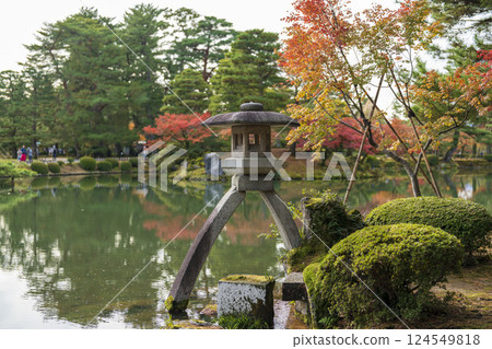 Kenrokuen Garden in full autumn foliage - a must-visit on your autumn trip to Kanazawa Kenrokuen Garden in full autumn foliage - a must-visit on your autumn trip to Kanazawa 124549818