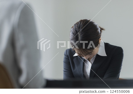 Woman interviewing 124550006