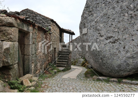 Monsanto, Portugal, rocks and houses 124550277