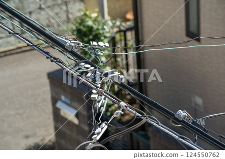 從電源線拉進屋裡 124550762