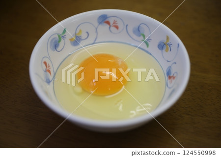 Raw eggs 124550998