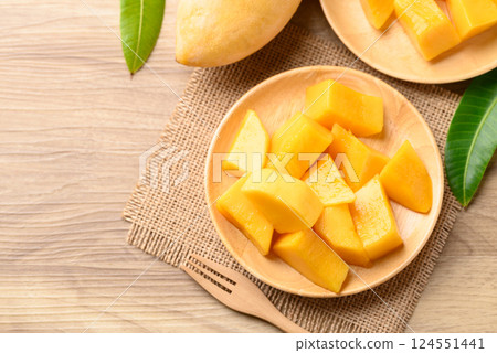 Cube mango on wooden plate ready to eating, Tropical fruit in summer season, Table top view Cube mango on wooden plate ready to eating, Tropical fruit in summer season, Table top view 124551441