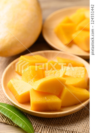 Cube mango on wooden plate ready to eating, Tropical fruit in summer season Cube mango on wooden plate ready to eating, Tropical fruit in summer season 124551442