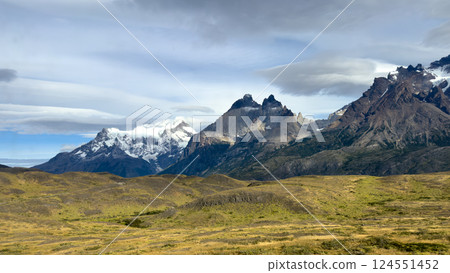 托雷斯德爾潘恩國家公園的壯麗山景和巴塔哥尼亞的荒野 124551452