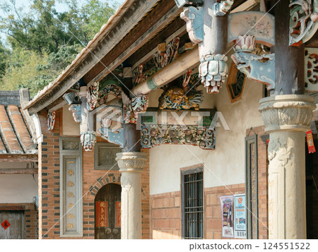 Decoration under the eaves of a traditional historic house in Tongxiao, Miaoli, Taiwan 124551522