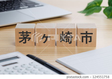 A block with the word Chigasaki written on it on the table A block with the word Chigasaki written on it on the table 124551758