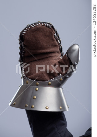 Single Plate Gauntlet with Articulated Thumb Single Plate Gauntlet with Articulated Thumb 124552288