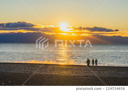 Sunrise and coastal scenery seen from Miho no Matsubara in Shizuoka City (Shizuoka Prefecture) Sunrise and coastal scenery seen from Miho no Matsubara in Shizuoka City (Shizuoka Prefecture) 124554656