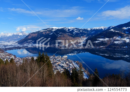 Discover Zell am See, Austria A Picturesque Lakeside Town Surrounded by Stunning Alpine Scenery 124554773