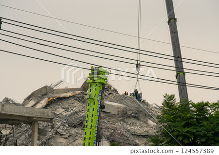 earthquake, building, crane 124557389