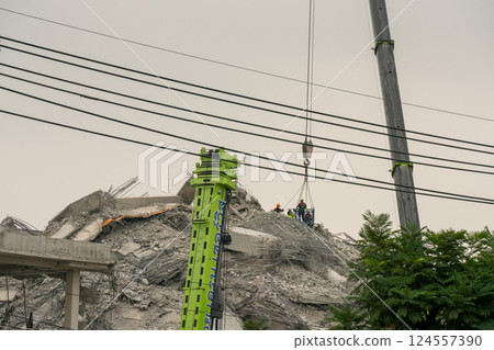 泰國曼谷恰圖恰克區倒塌建築、地震影響、救援工作、天災 泰國曼谷恰圖恰克區倒塌建築、地震影響、救援工作、天災 124557390