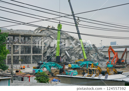 earthquake, building, crane 124557392