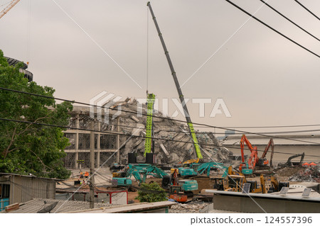 泰國曼谷恰圖恰克區倒塌建築、地震影響、救援工作、天災 泰國曼谷恰圖恰克區倒塌建築、地震影響、救援工作、天災 124557396