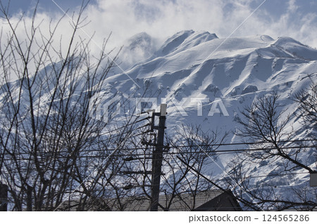 The impressive Mt. Karamatsu seen from Hakuba Station, Hakuba Village, Nagano Prefecture 124565286