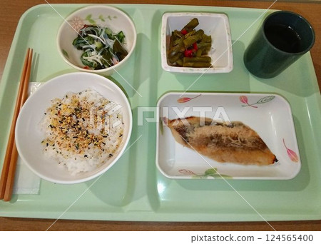 Food is medicine! Supporting treatment through meals... Hospital food dinner during hospitalization Food is medicine! Supporting treatment through meals... Hospital food dinner during hospitalization 124565400