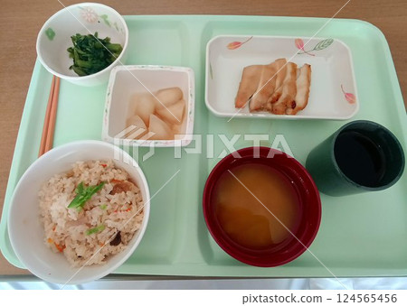 Food is medicine! Supporting treatment through meals... "Hospital food" lunch during hospitalization 124565456
